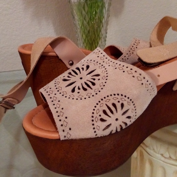 Seychelles Genuine Suede Wedge NEW - Picture 2 of 6